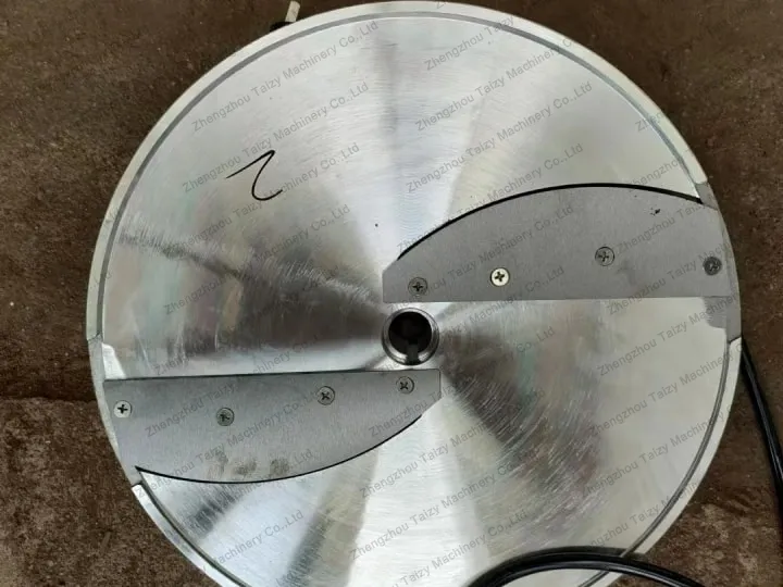 Blade for slicing vegetables