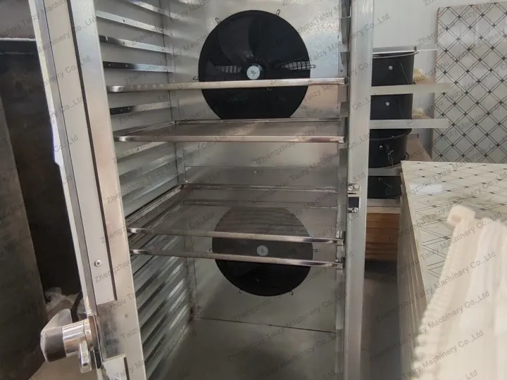 Circulating fan of onion dryer