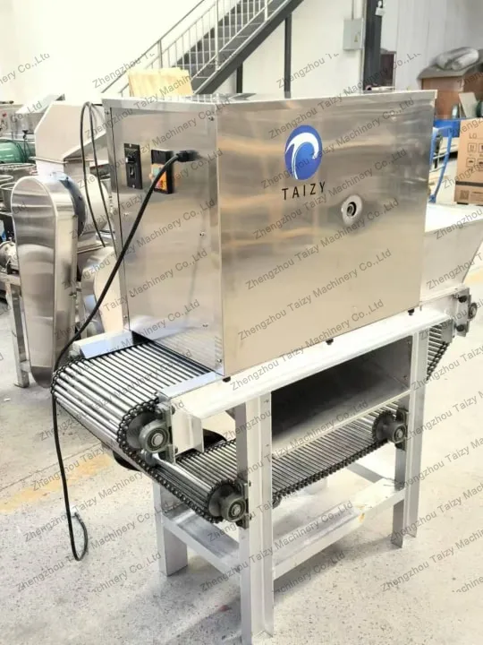 Chain type garlic remover machine